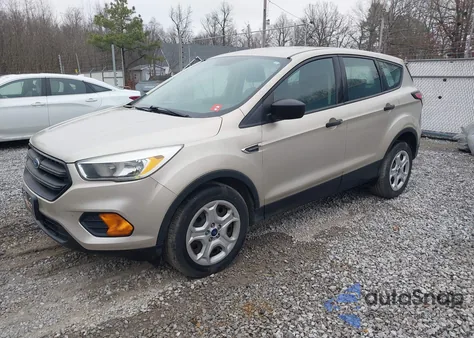 2017 Ford Escape S z USA, uszkodzony, nr VIN 1FMCU0F70HUB87553